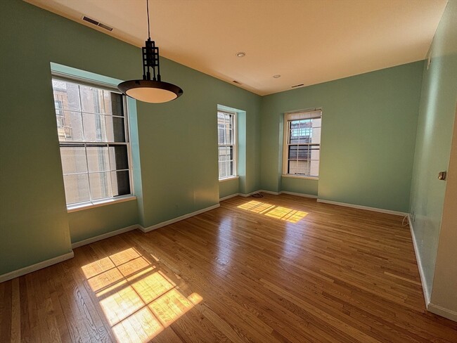 Photo - 70 Mount Vernon St Condo Unit 2B