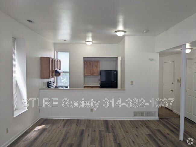 Building Photo - 2707 Russell Blvd Rental