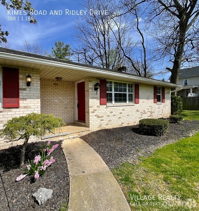 Building Photo - *** Available mid-June! *** Large, remodel... Rental