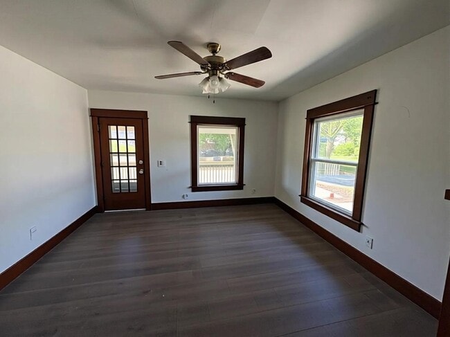 Photo - 303 W Mills St