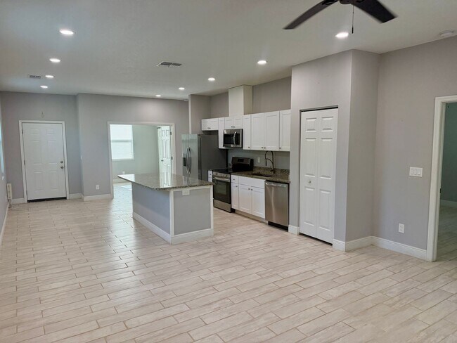2812 N 75th St Unit B