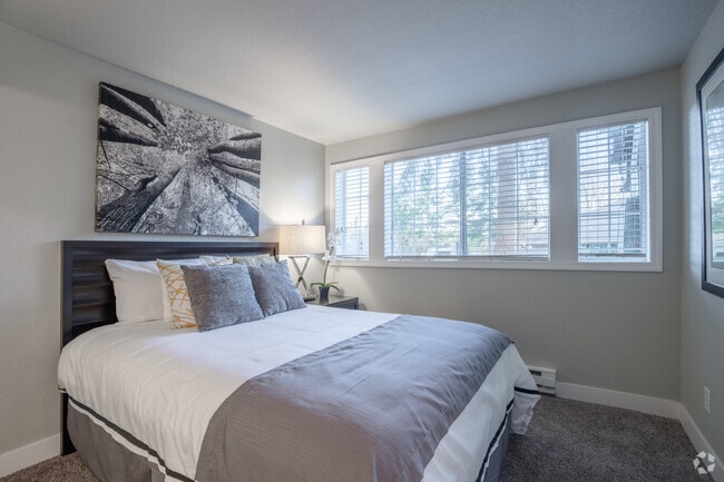 2BR, 1BA - 862SF