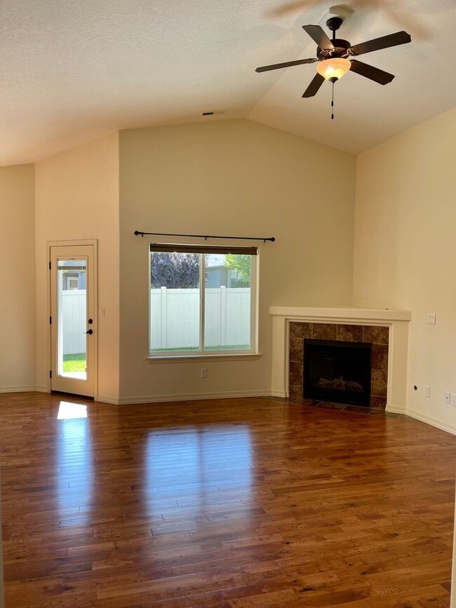 424 Lakerose Loop