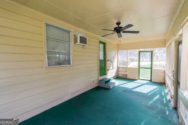 Photo - 107 Saxon Pl