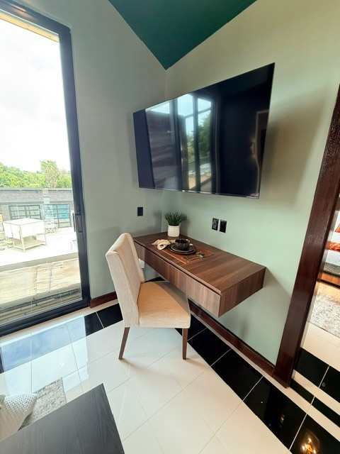 Extended Stay Executive Suite Desk/Eating Area