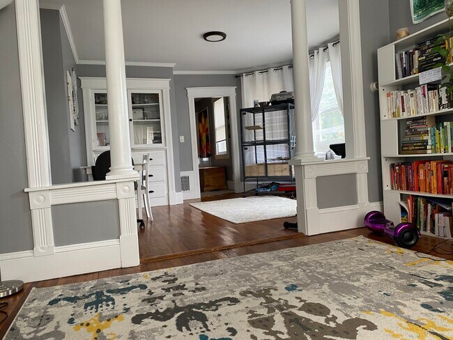 Photo - 77 Lombard Ave Unidad 2