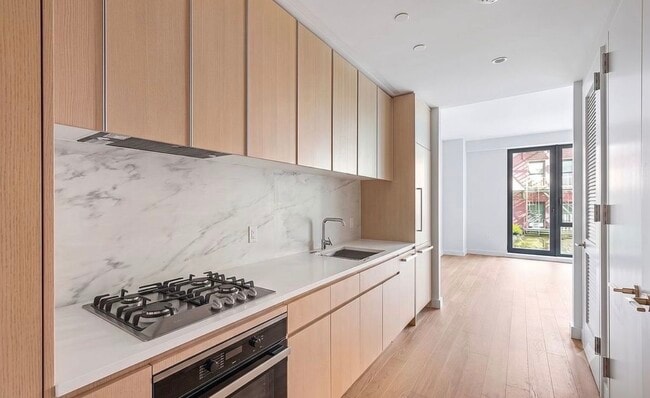Photo - 446 W 44th St