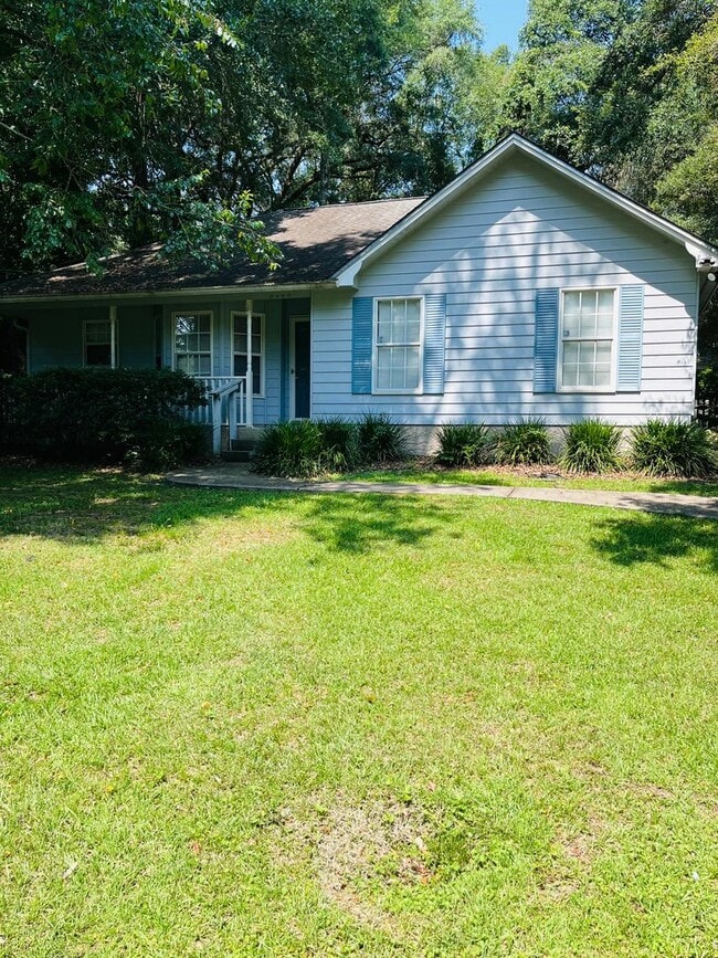 3 BR/ 2 BA home located in Killearn Acres! - 3 BR/ 2 BA home located in Killearn Acres!