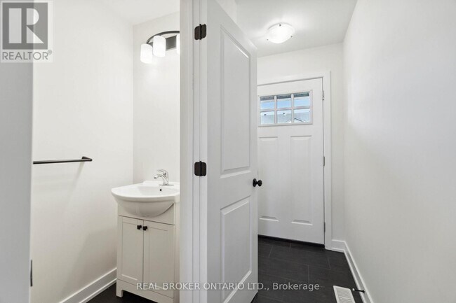 Photo - 73 Staples Blvd