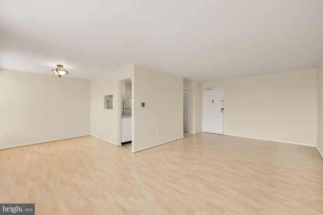 Photo - 4390 Lorcom Ln Unidad 503