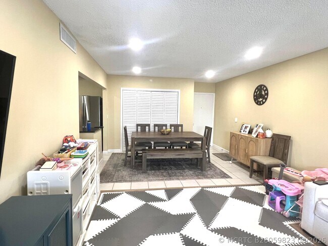 2211 NE 67th St Unit 1124