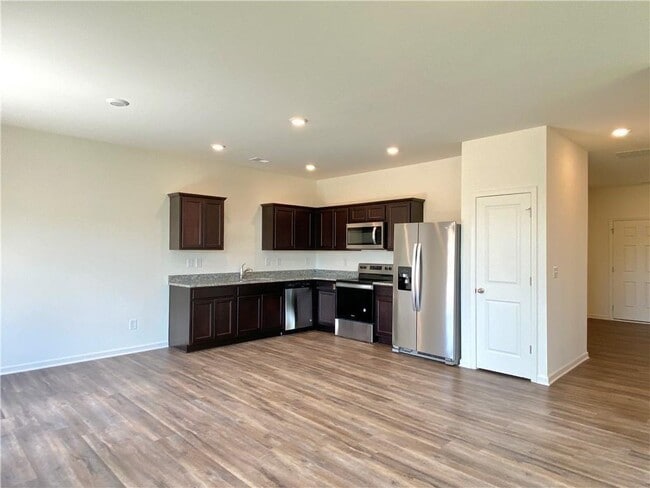 Photo - 239 Grand Central Wy