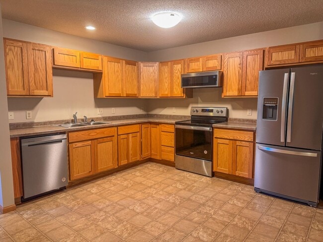 Building Photo - 2 Bedroom Townhome