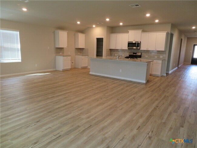 Photo - 554 Blue Stem Rd