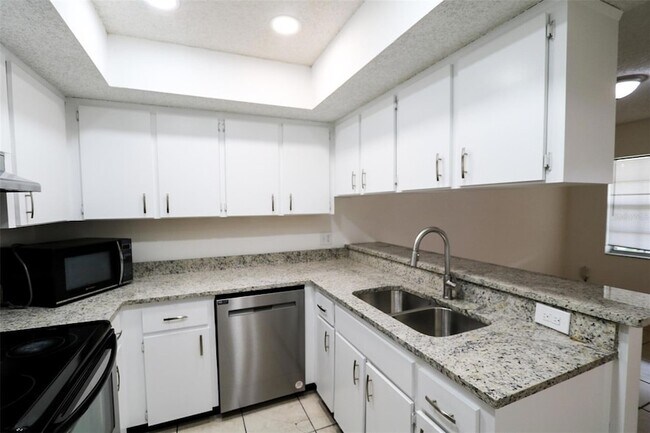 Photo - 3253 Bloomingdale Villas Ct House