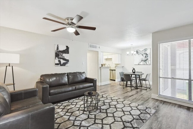 Building Photo - 1600 E Sanford St Rental