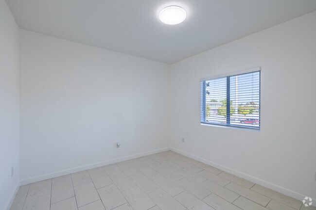 1BR, 1BA - 618SF - Bedroom
