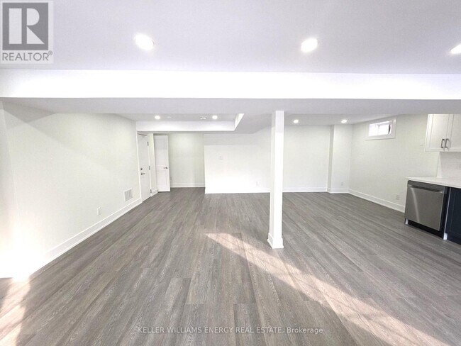 Photo - 131 Root Crescent