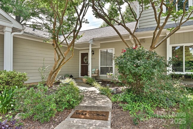 Building Photo - 1077 Sardis Cove Dr Rental