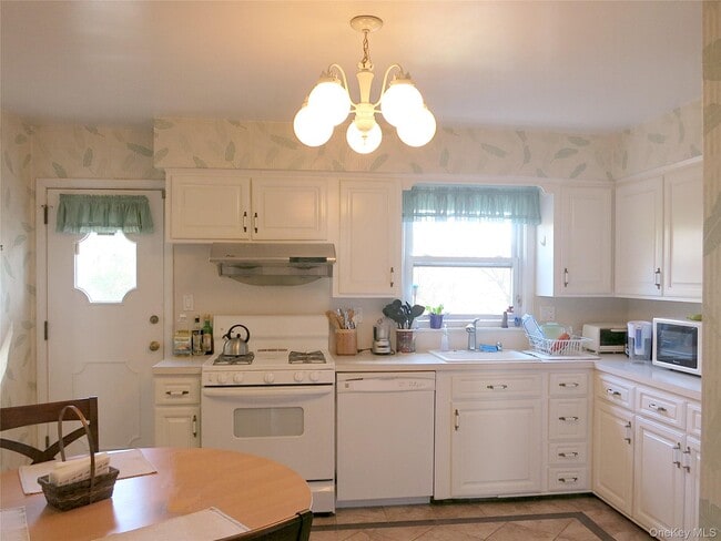 Photo - 174 Waverly Rd