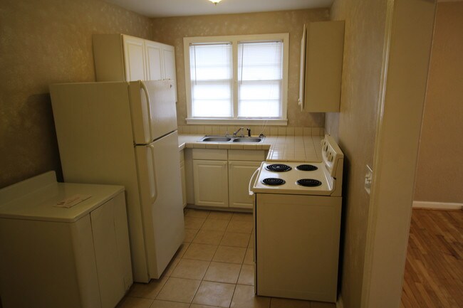 Kitchen - 3551 Post St Unidad 2