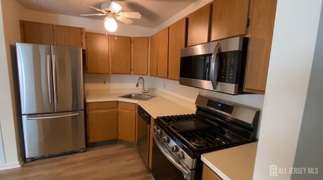 Photo - 83 Des Moines Ct