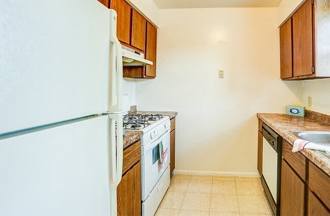 Townhome Kitchen at Williamsburg on the Lake