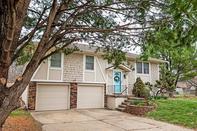 Building Photo - 413 SE Lana Ct