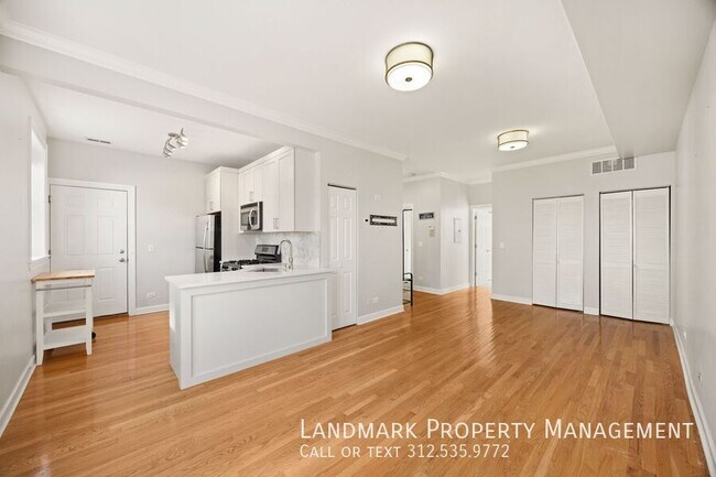 Photo - 534 W Belmont Ave