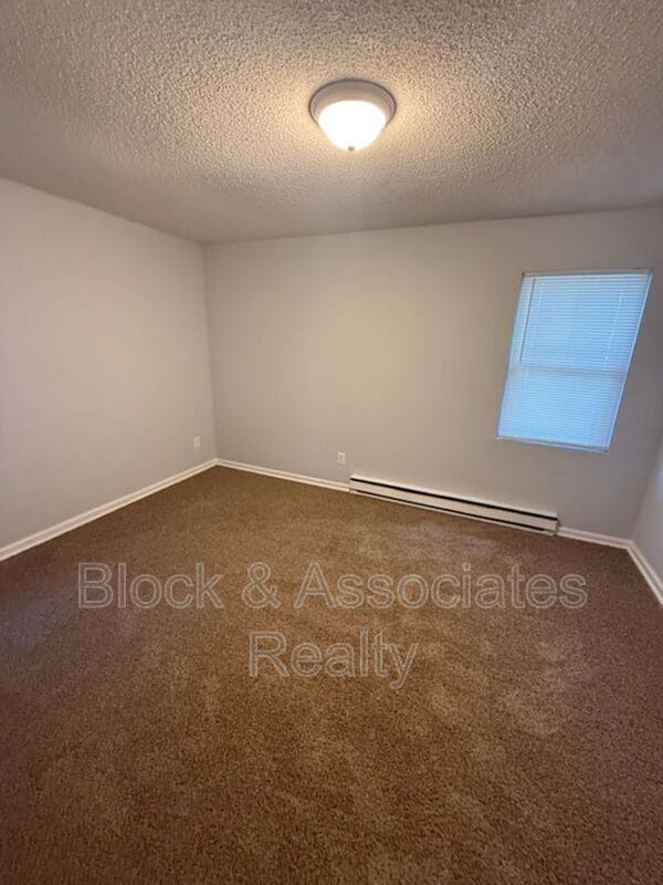 Photo - 1974 Lakeview Rd Unit Apt 3