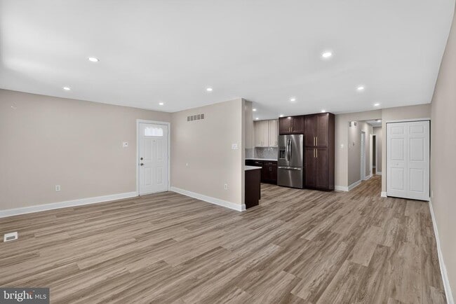 Photo - 9312 Edmund St