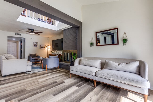 Photo - 4120 Towngate Blvd
