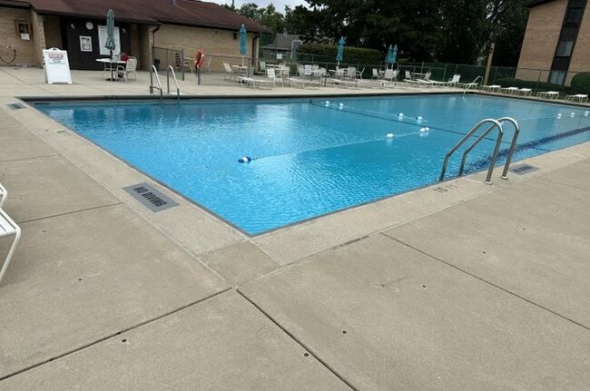 Photo - 6153 Knoll Way Dr Unit 4