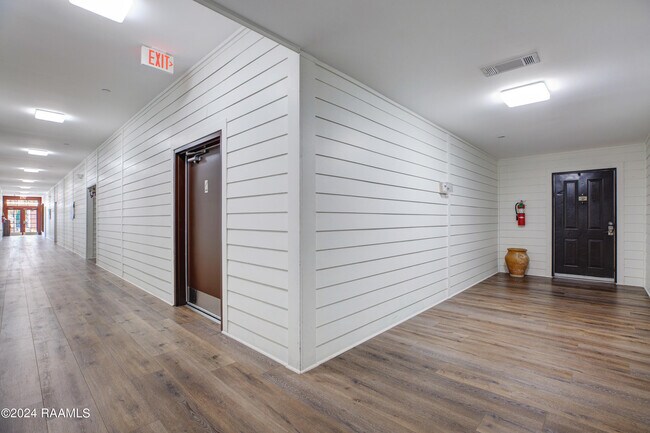 Photo - 1121 Camellia Blvd Unit 104