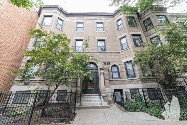 Building Photo - 3824 N Sheffield Ave Unit 3