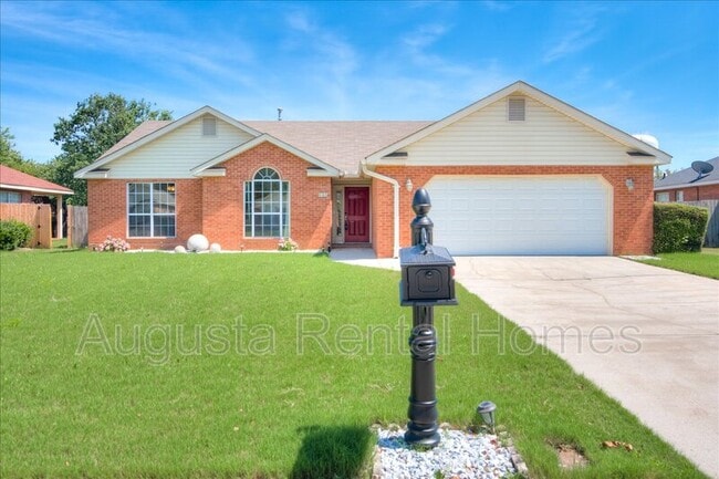 Building Photo - 141 Summerfield Cir