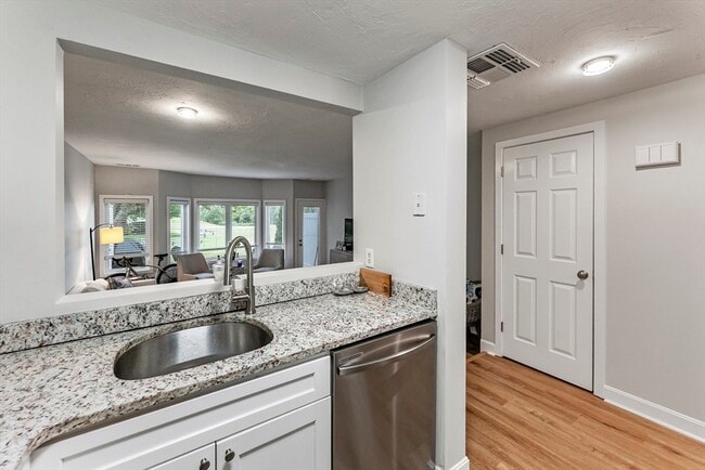 Photo - 18 Westcliff Dr Unit 18