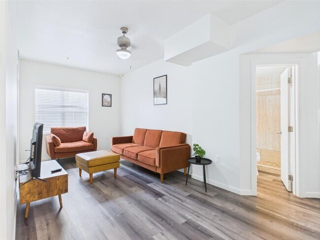 Photo - 911 W 22nd St Unidad 306