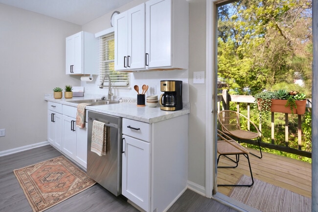 Sherrill Place Apartments in High Point, NC - Jamestown Manor Apartments