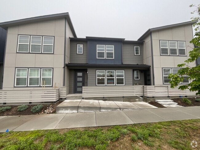 Building Photo - 3 Bedroom Townhome Available Near Voyager ...