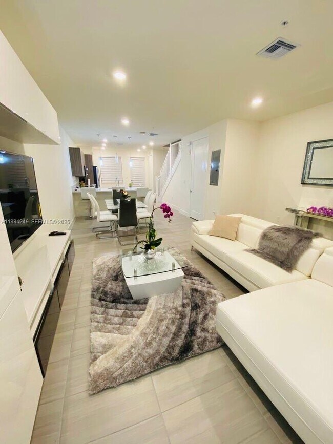 Building Photo - 6416 NW 102nd Ct Unit 108