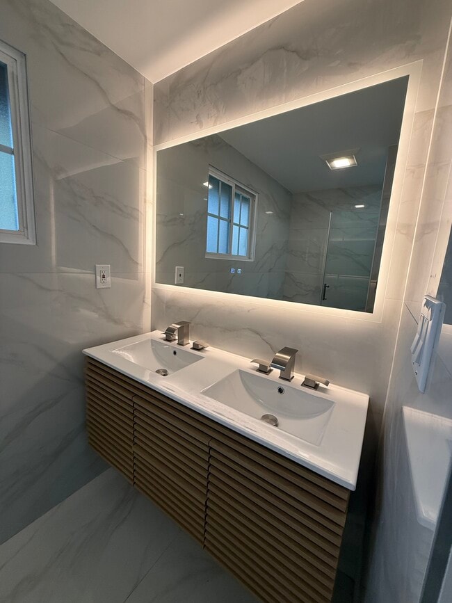 Photo - 9123 Woodley Ave