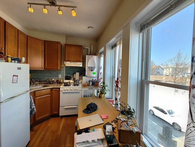 Building Photo - 1056 Cambridge St Unit 3F