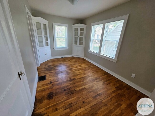 Photo - Charming 3 Bedroom / 1 Bath House with Original Hardwood Floors