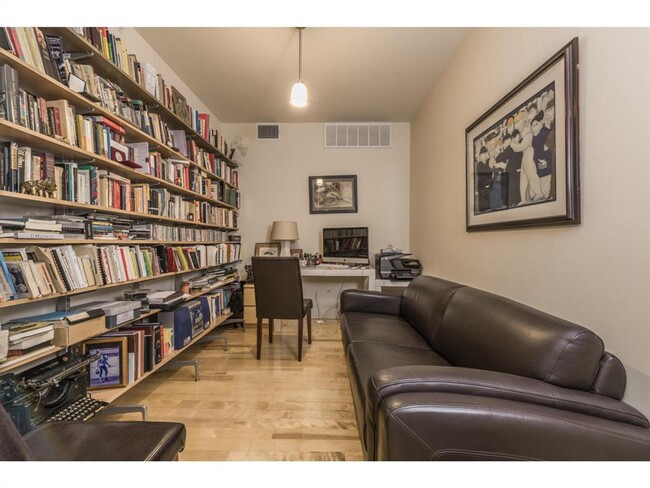 Photo - 603 Davis St Unit 902