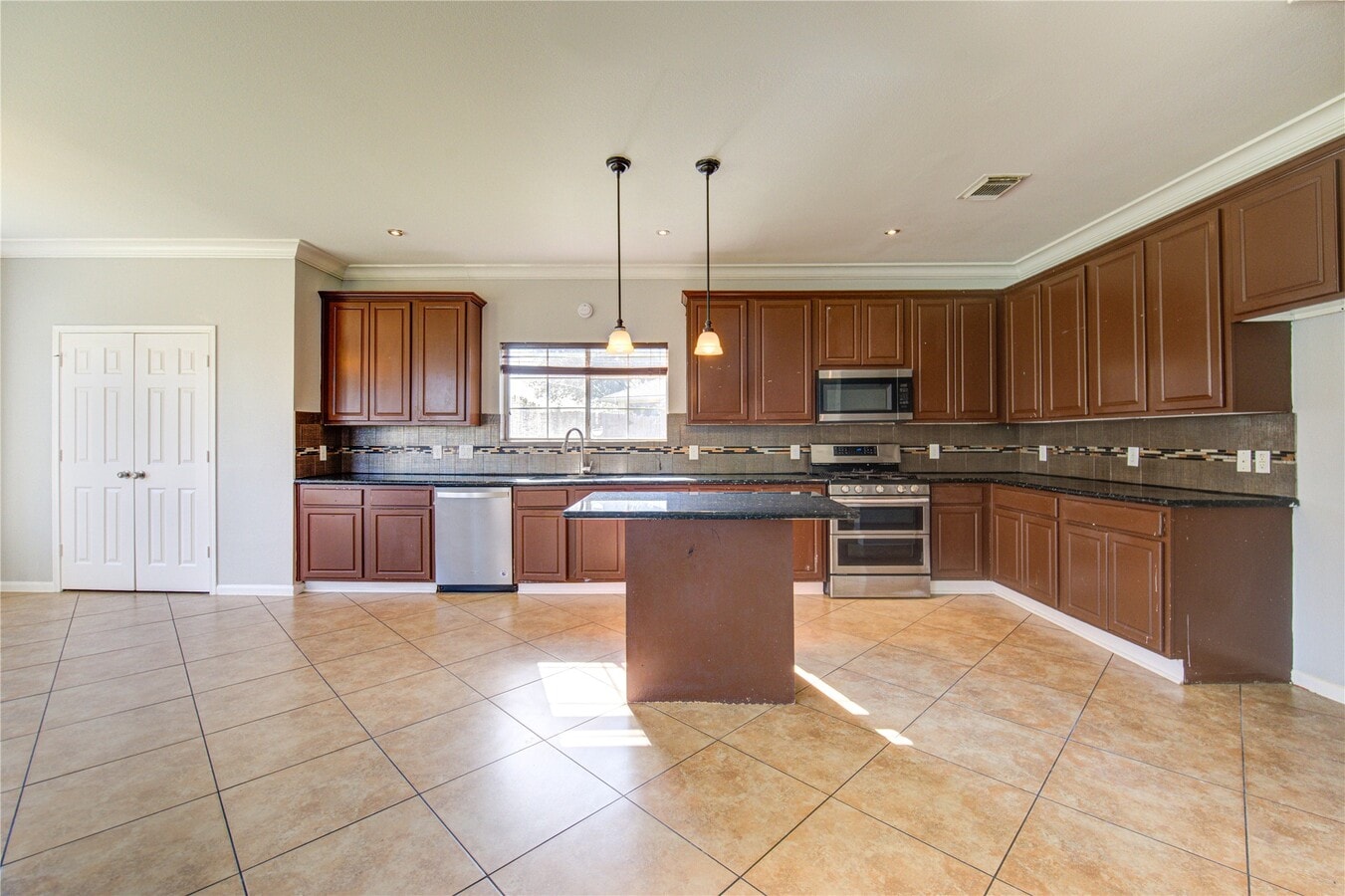 Photo - 5527 Gatesprings Ln