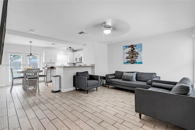 Photo - 6660 Custer St