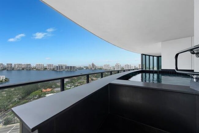 Building Photo - 18555 Collins Ave Unit 18555 Collins Ave appt 2003 Rental