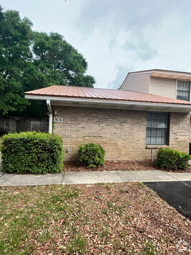 Building Photo - 133 Classic Manor Ct Rental