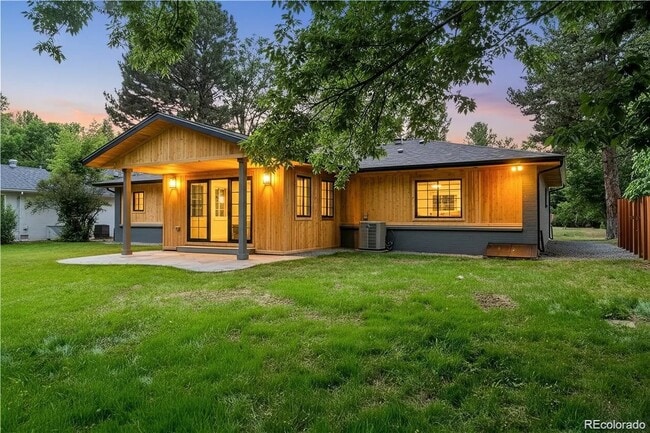 Building Photo - 404 S Oneida Way